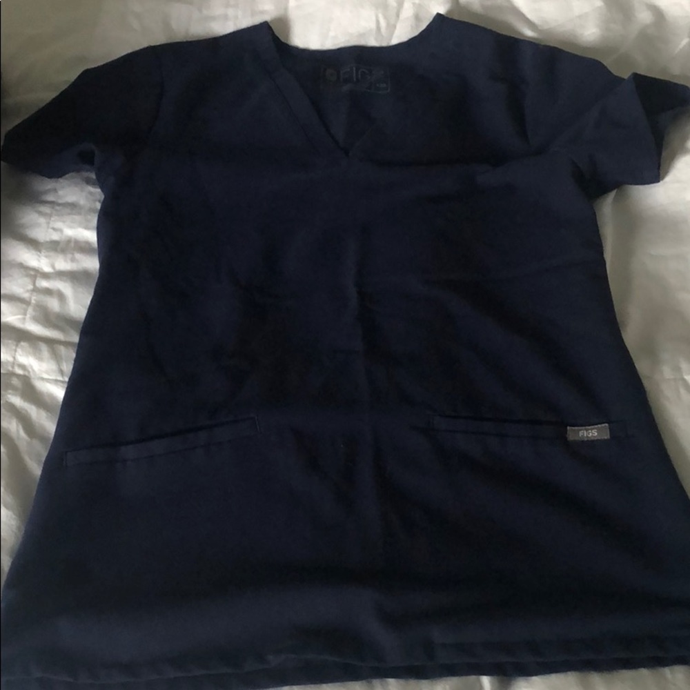 Figs pocket scrub top navy